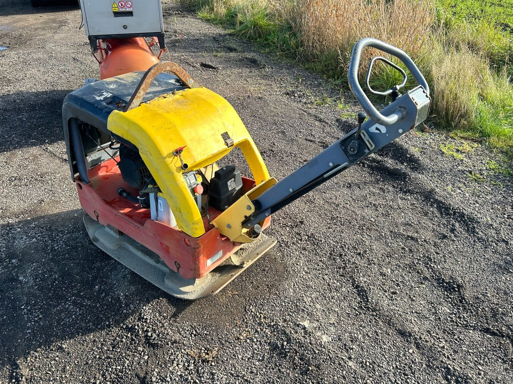 Dynapac LG400 - Vibro ploča: slika Dynapac LG400 - Vibro ploča Dynapac LG400 - Vibro ploča: slika Dynapac LG400 - Vibro ploča