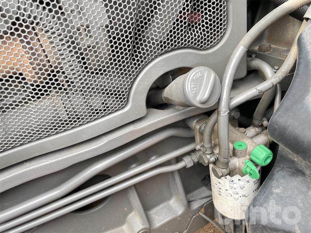 Traktor Fendt 828 Vario: slika Traktor Fendt 828 Vario