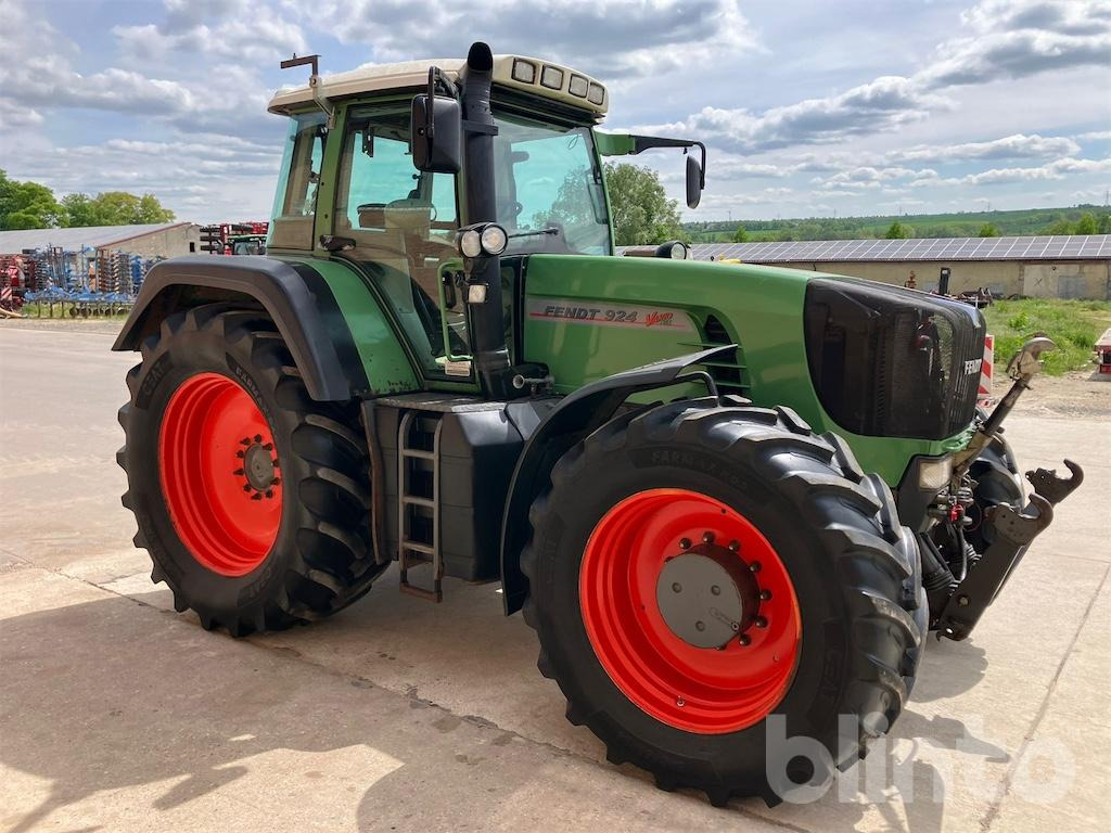 Fendt 924 Vario TMS (2004) - Traktor: slika Fendt 924 Vario TMS (2004) - Traktor Fendt 924 Vario TMS (2004) - Traktor: slika Fendt 924 Vario TMS (2004) - Traktor