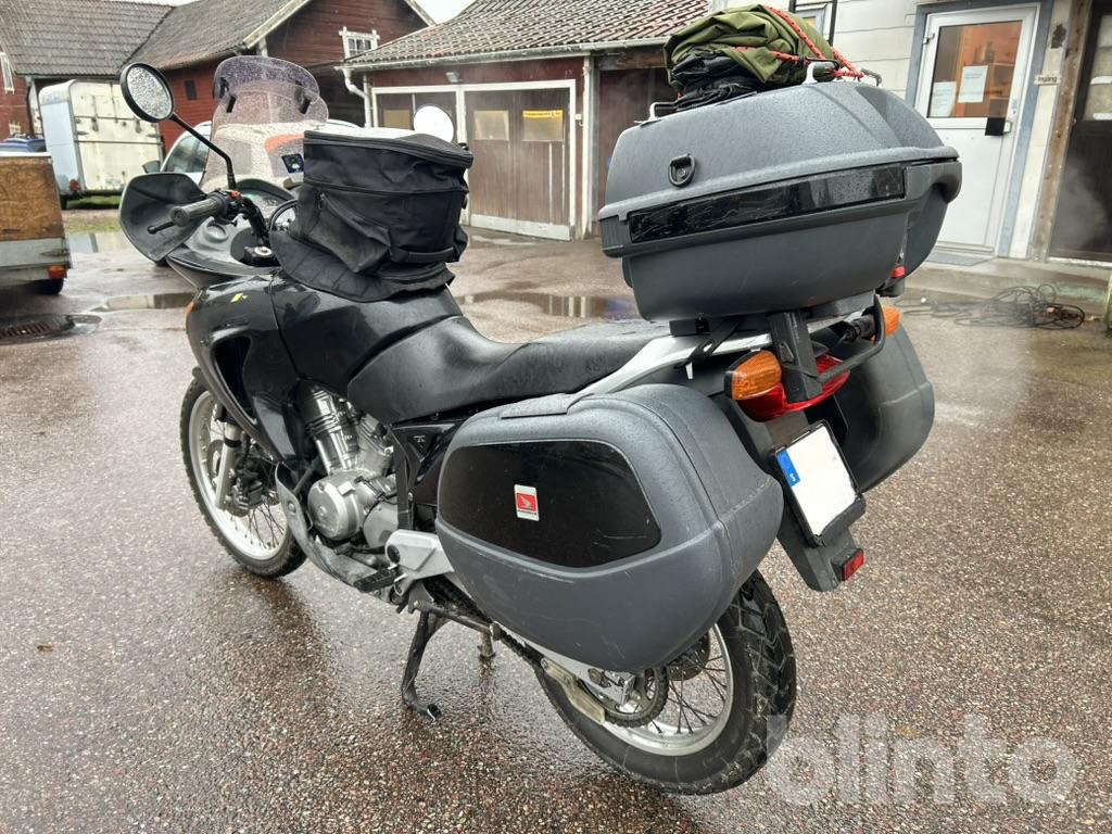 HONDA XL650V Transalp - Motocikl: slika HONDA XL650V Transalp - Motocikl HONDA XL650V Transalp - Motocikl: slika HONDA XL650V Transalp - Motocikl