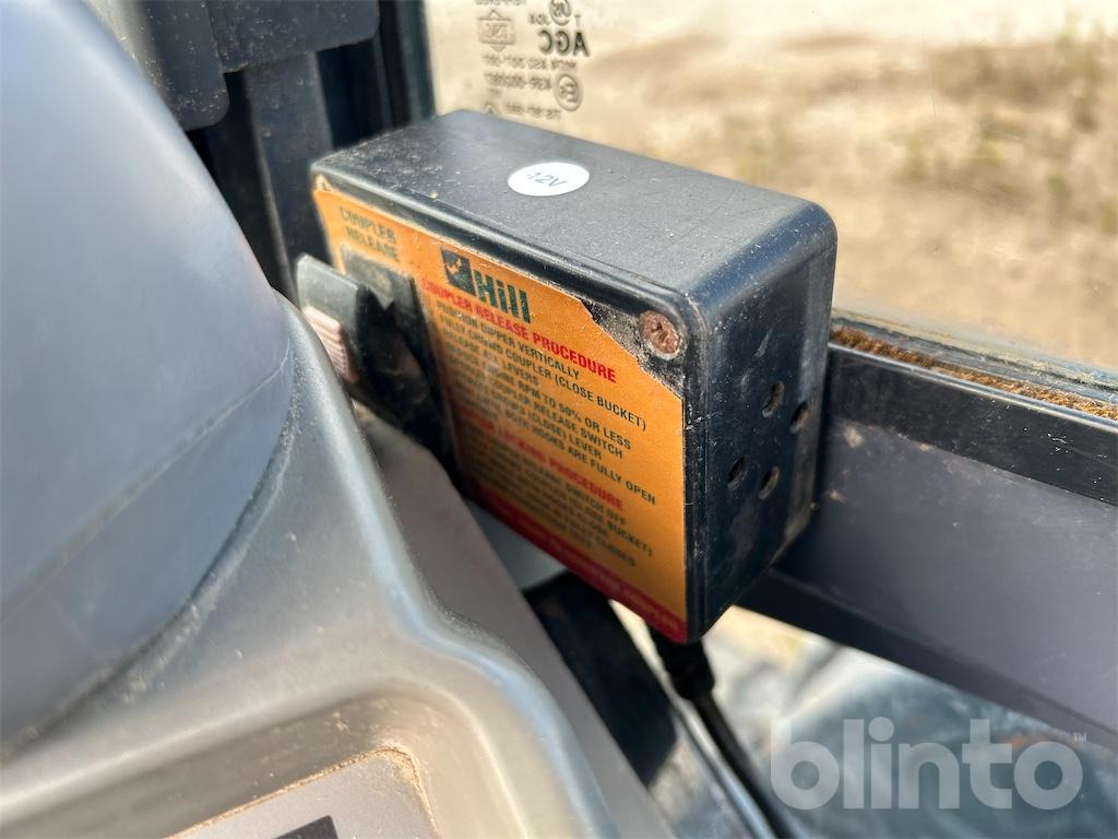 Bager gusjeničar Hitachi: slika Bager gusjeničar Hitachi