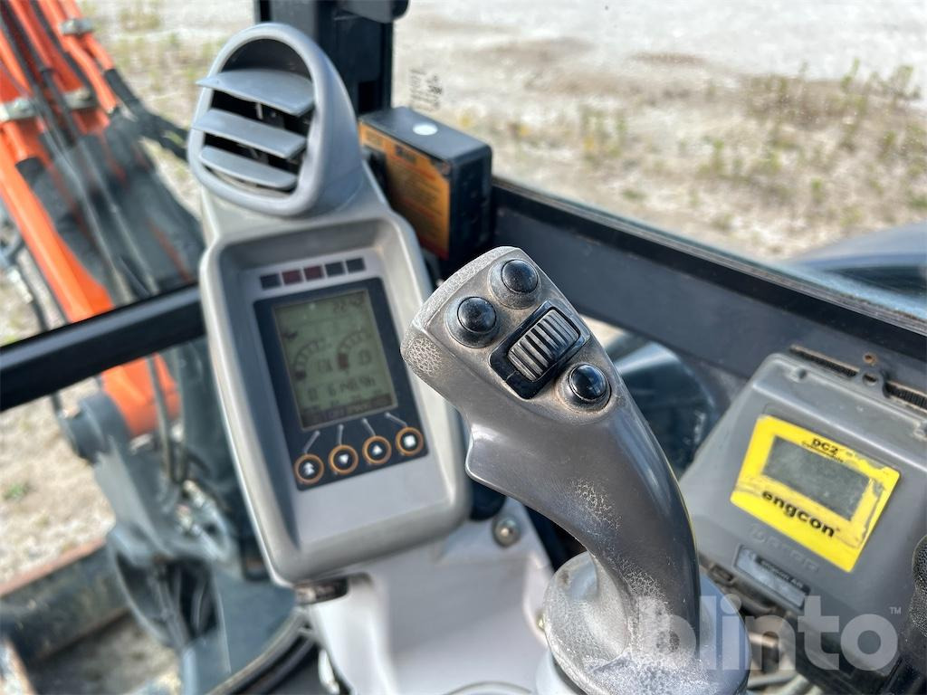 Bager gusjeničar Hitachi: slika Bager gusjeničar Hitachi