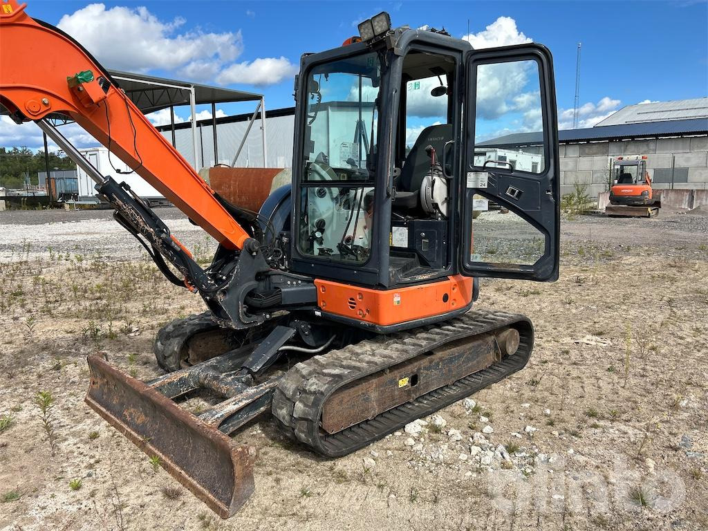 Bager gusjeničar Hitachi: slika Bager gusjeničar Hitachi