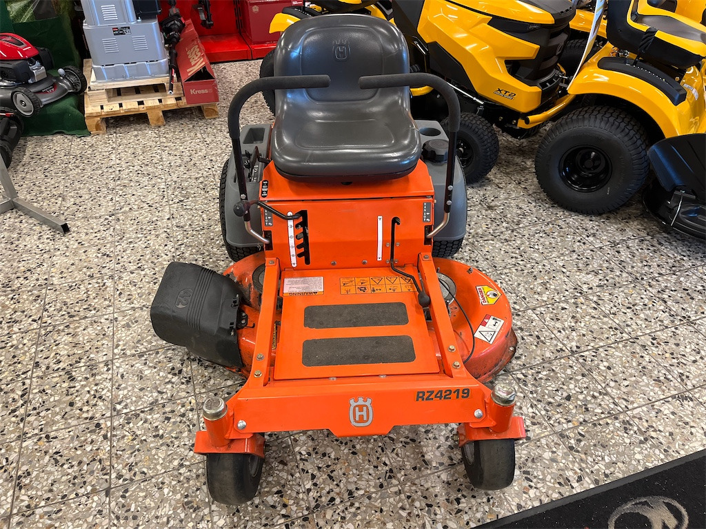 Husqvarna RZ4219 - Vrtna kosilica: slika Husqvarna RZ4219 - Vrtna kosilica Husqvarna RZ4219 - Vrtna kosilica: slika Husqvarna RZ4219 - Vrtna kosilica