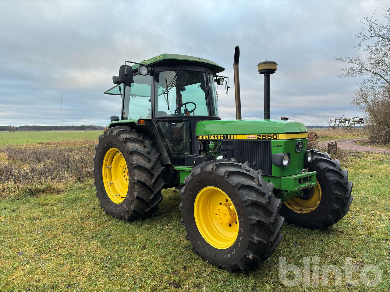 JOHN DEERE 2850 4WD - Traktor: slika JOHN DEERE 2850 4WD - Traktor JOHN DEERE 2850 4WD - Traktor: slika JOHN DEERE 2850 4WD - Traktor