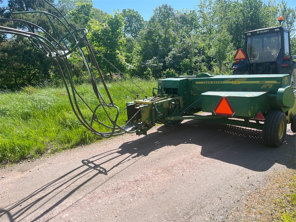 John Deere 456 - Rolo balirka: slika John Deere 456 - Rolo balirka John Deere 456 - Rolo balirka: slika John Deere 456 - Rolo balirka