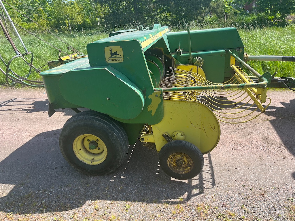 John Deere 456 - Rolo balirka: slika John Deere 456 - Rolo balirka John Deere 456 - Rolo balirka: slika John Deere 456 - Rolo balirka