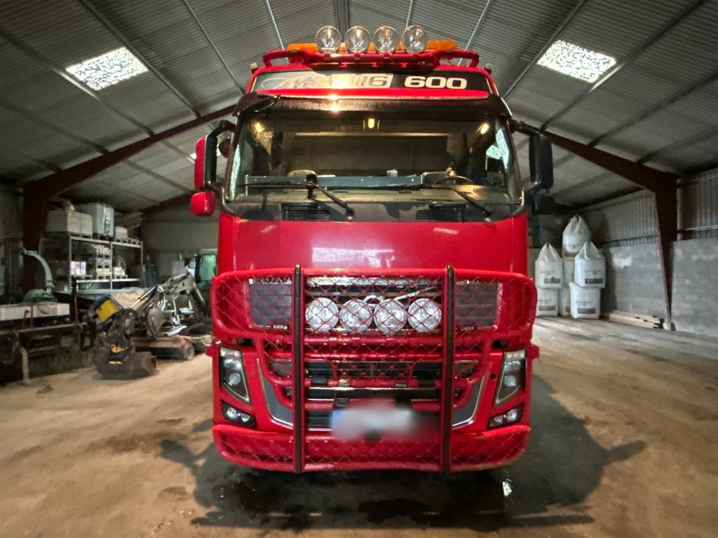 VOLVO FH16 8X4 - Kamion: slika  VOLVO FH16 8X4 - Kamion VOLVO FH16 8X4 - Kamion: slika  VOLVO FH16 8X4 - Kamion