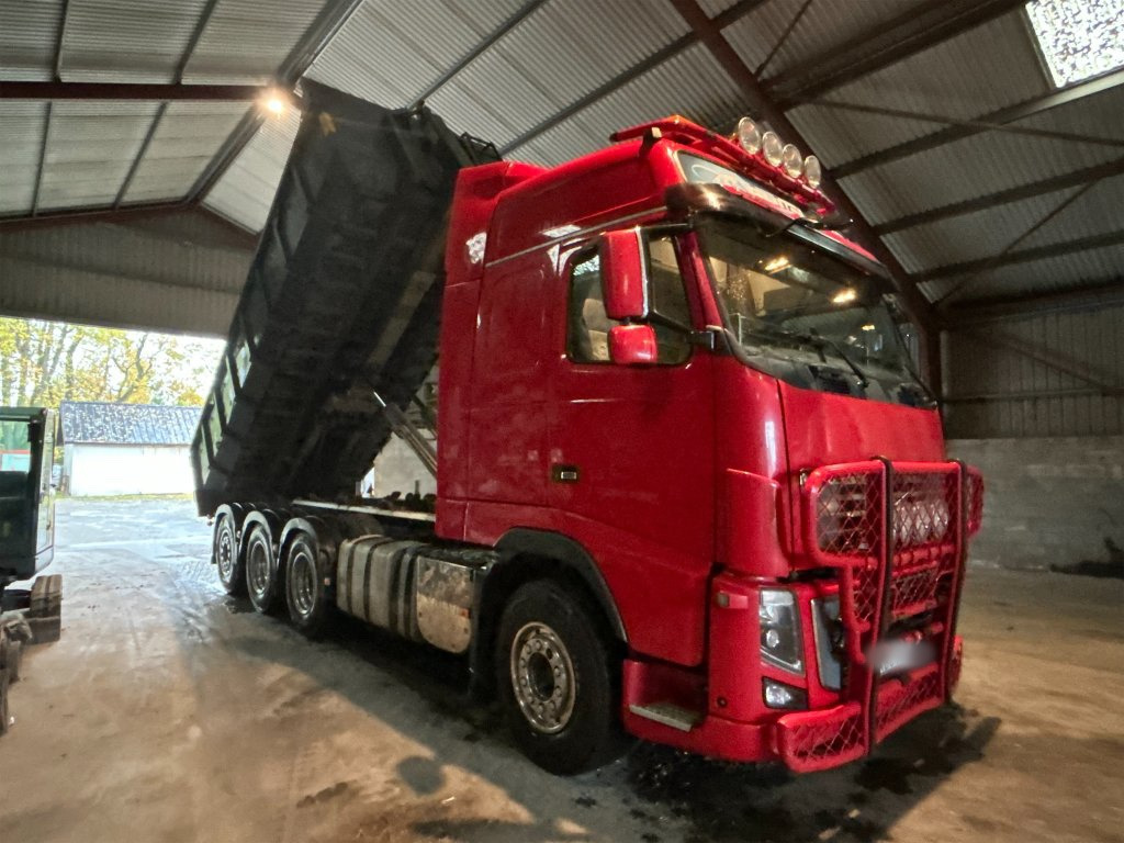 VOLVO FH16 8X4 - Kamion: slika  VOLVO FH16 8X4 - Kamion VOLVO FH16 8X4 - Kamion: slika  VOLVO FH16 8X4 - Kamion