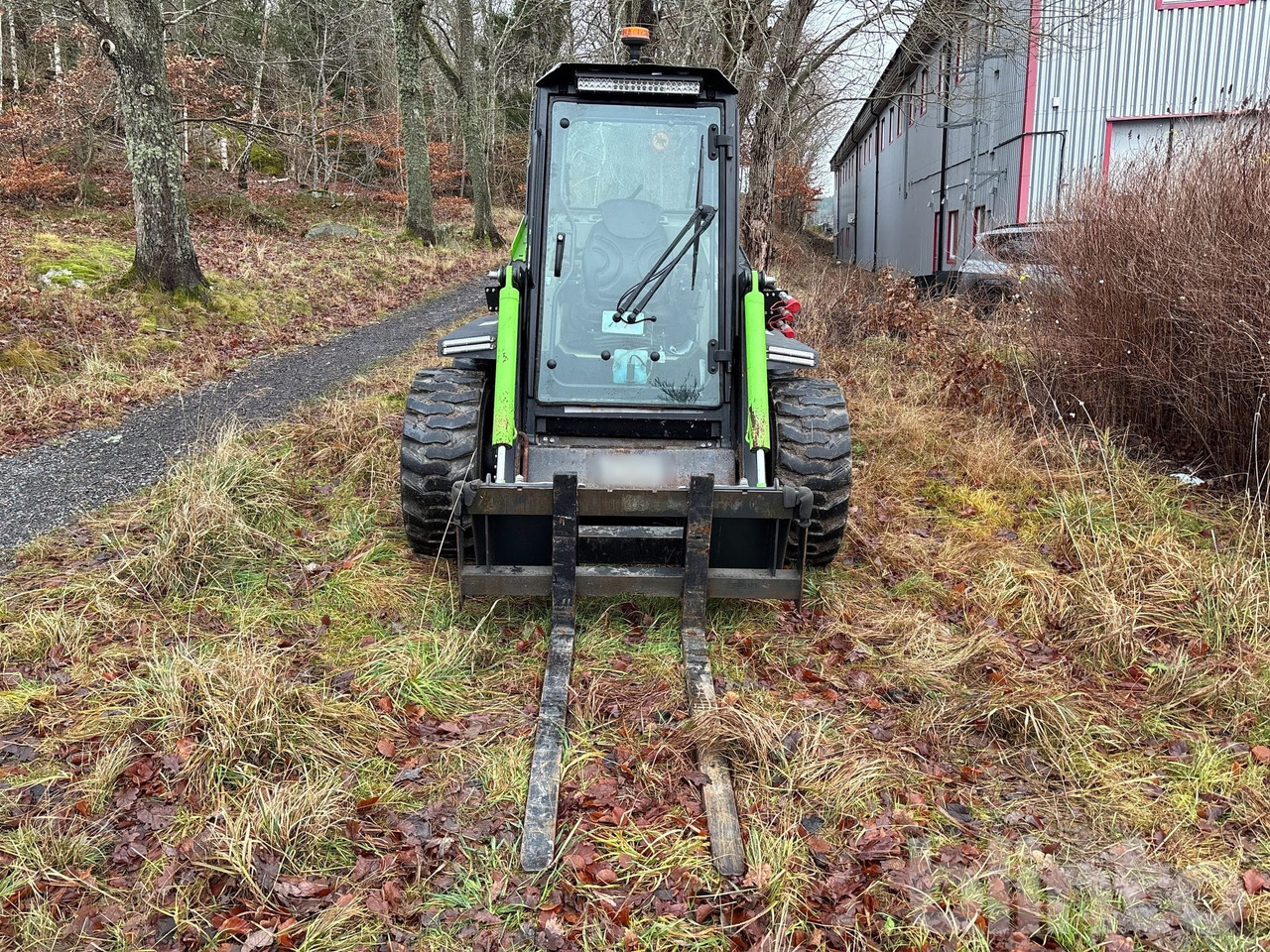 Kovaco Elise 900 - Mini utovarivač: slika Kovaco Elise 900 - Mini utovarivač Kovaco Elise 900 - Mini utovarivač: slika Kovaco Elise 900 - Mini utovarivač