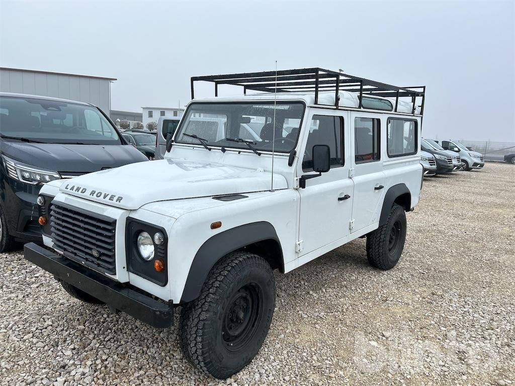 Land Rover Defender (2011) - Automobil: slika Land Rover Defender (2011) - Automobil Land Rover Defender (2011) - Automobil: slika Land Rover Defender (2011) - Automobil