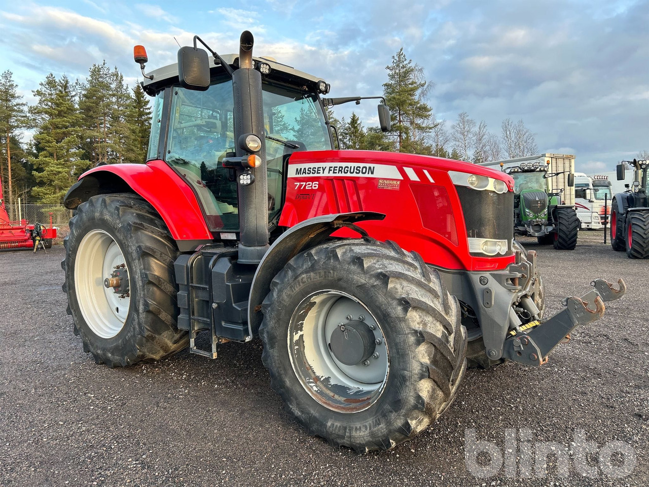 MASSEY FERGUSON - Traktor: slika MASSEY FERGUSON - Traktor MASSEY FERGUSON - Traktor: slika MASSEY FERGUSON - Traktor