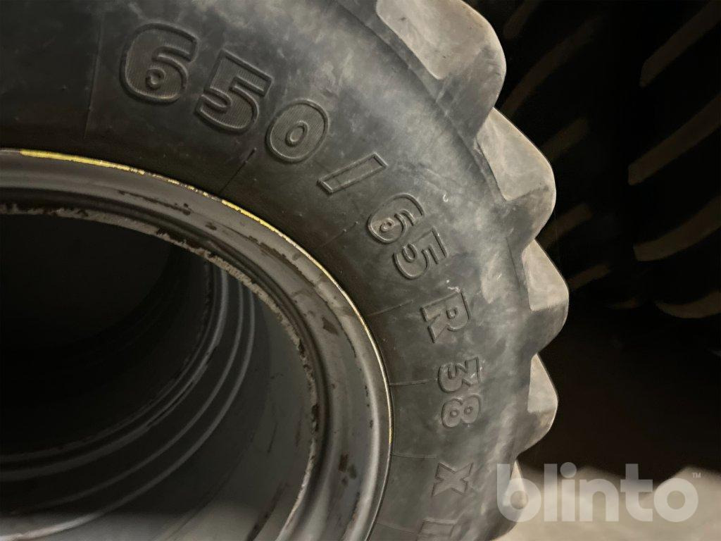 Michelin 650/65 R38 - Kompletan kotač: slika Michelin 650/65 R38 - Kompletan kotač Michelin 650/65 R38 - Kompletan kotač: slika Michelin 650/65 R38 - Kompletan kotač