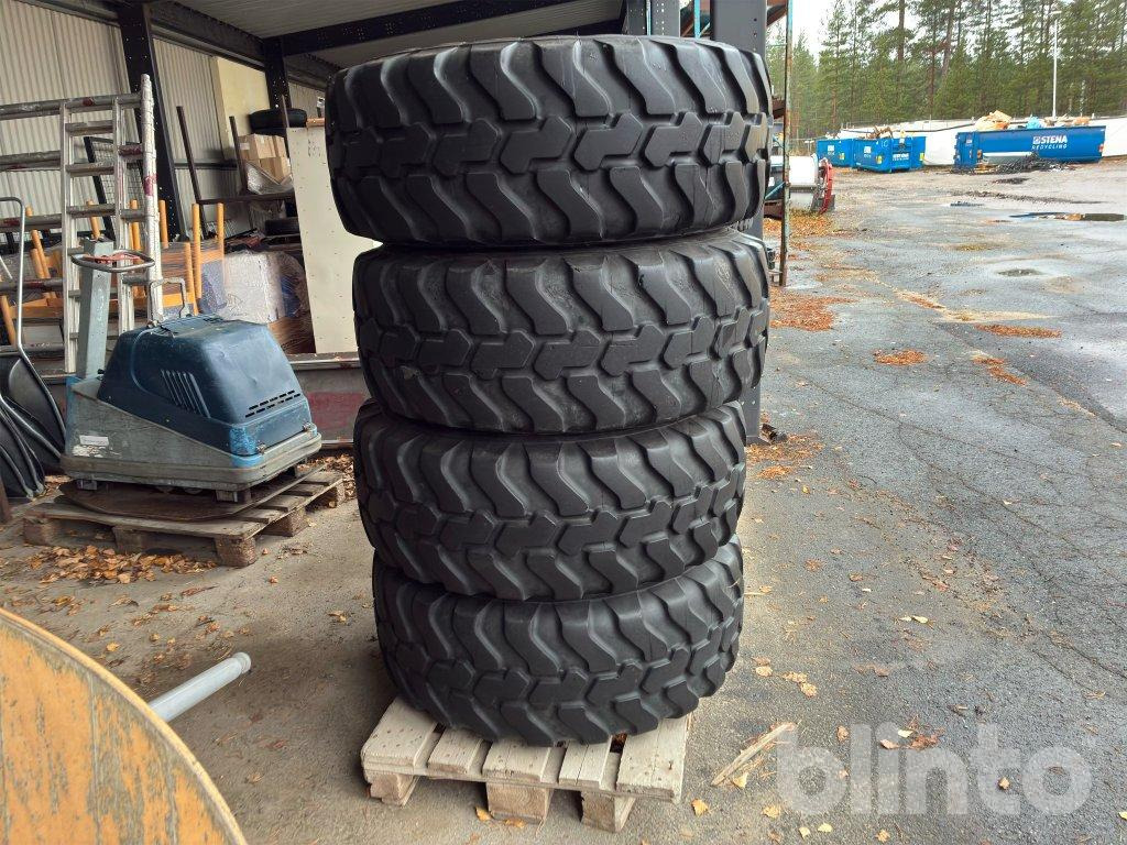 Mitas 405/70 R 20 - Kompletan kotač: slika Mitas 405/70 R 20 - Kompletan kotač Mitas 405/70 R 20 - Kompletan kotač: slika Mitas 405/70 R 20 - Kompletan kotač