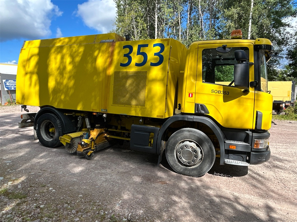 SCANIA P94GB4X2NA220 - Kamion za odvoz smeća: slika SCANIA P94GB4X2NA220 - Kamion za odvoz smeća SCANIA P94GB4X2NA220 - Kamion za odvoz smeća: slika SCANIA P94GB4X2NA220 - Kamion za odvoz smeća