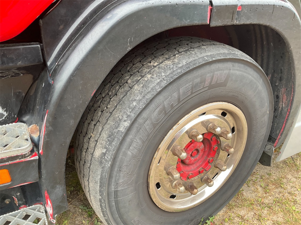 Kamion s kukastom dizalicom SCANIA: slika Kamion s kukastom dizalicom SCANIA