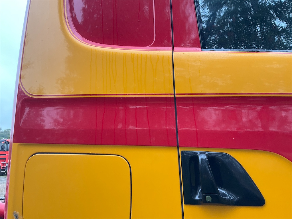 Kamion s kukastom dizalicom SCANIA: slika Kamion s kukastom dizalicom SCANIA