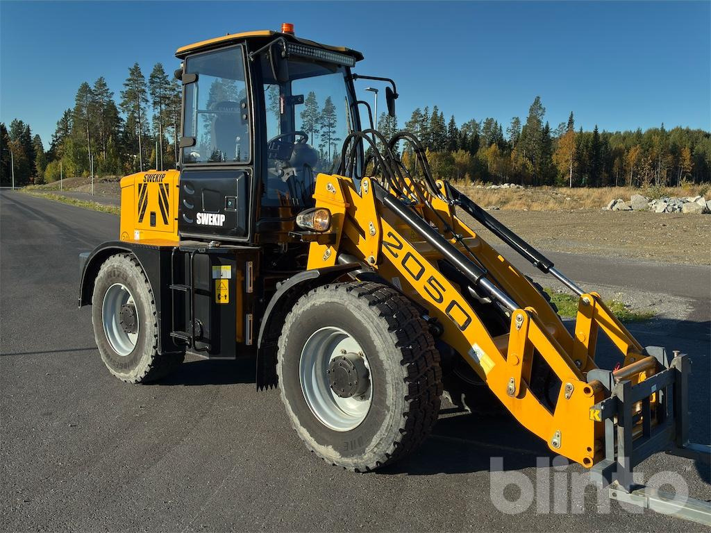 Swekip 2050 inklusive långgafflar och planeringsskopa - Utovarivač na kotačima: slika Swekip 2050 inklusive långgafflar och planeringsskopa - Utovarivač na kotačima Swekip 2050 inklusive långgafflar och planeringsskopa - Utovarivač na kotačima: slika Swekip 2050 inklusive långgafflar och planeringsskopa - Utovarivač na kotačima