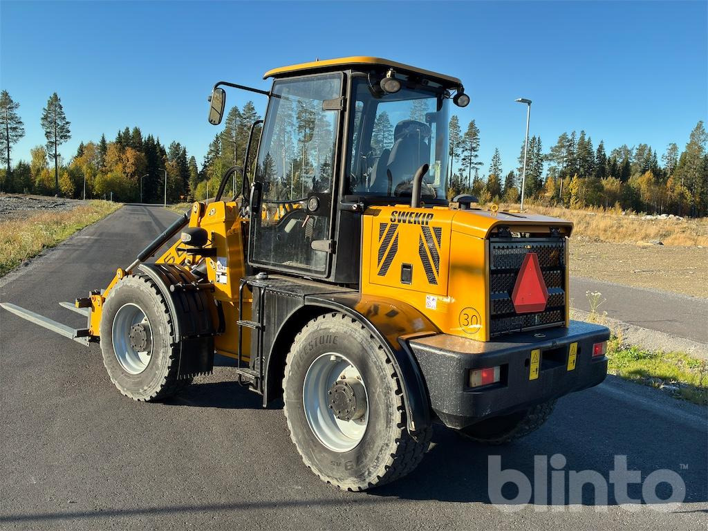 Swekip 2050 inklusive långgafflar och planeringsskopa - Utovarivač na kotačima: slika Swekip 2050 inklusive långgafflar och planeringsskopa - Utovarivač na kotačima Swekip 2050 inklusive långgafflar och planeringsskopa - Utovarivač na kotačima: slika Swekip 2050 inklusive långgafflar och planeringsskopa - Utovarivač na kotačima