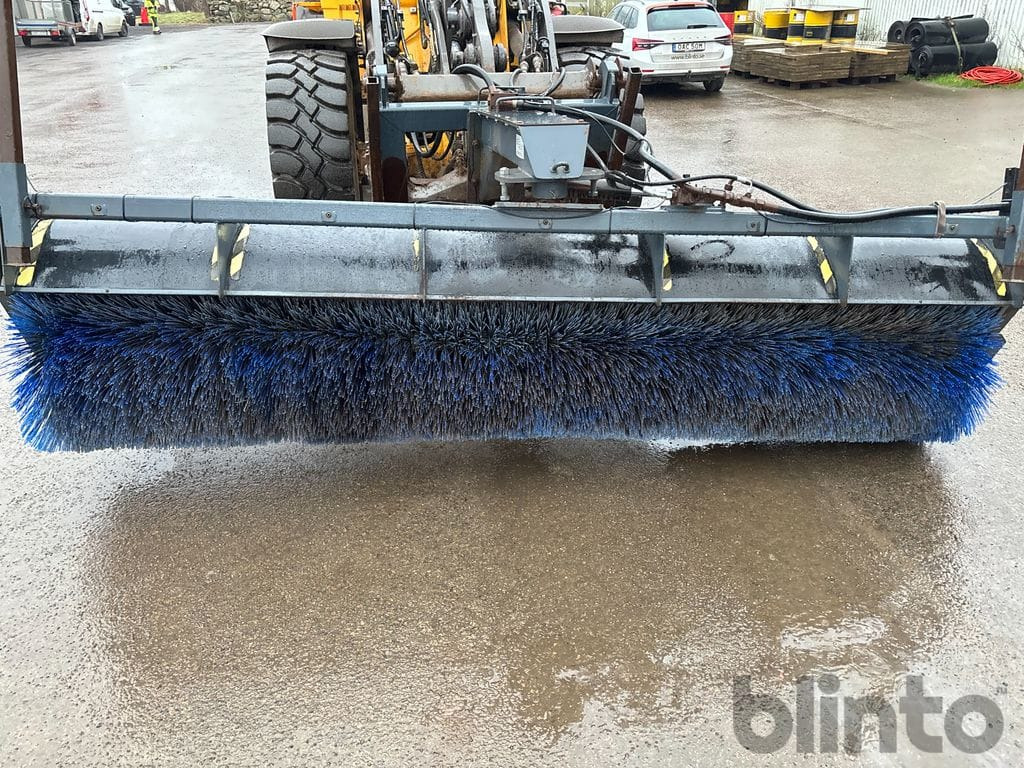 UFO 3,5 Meter - Metla: slika UFO 3,5 Meter - Metla UFO 3,5 Meter - Metla: slika UFO 3,5 Meter - Metla