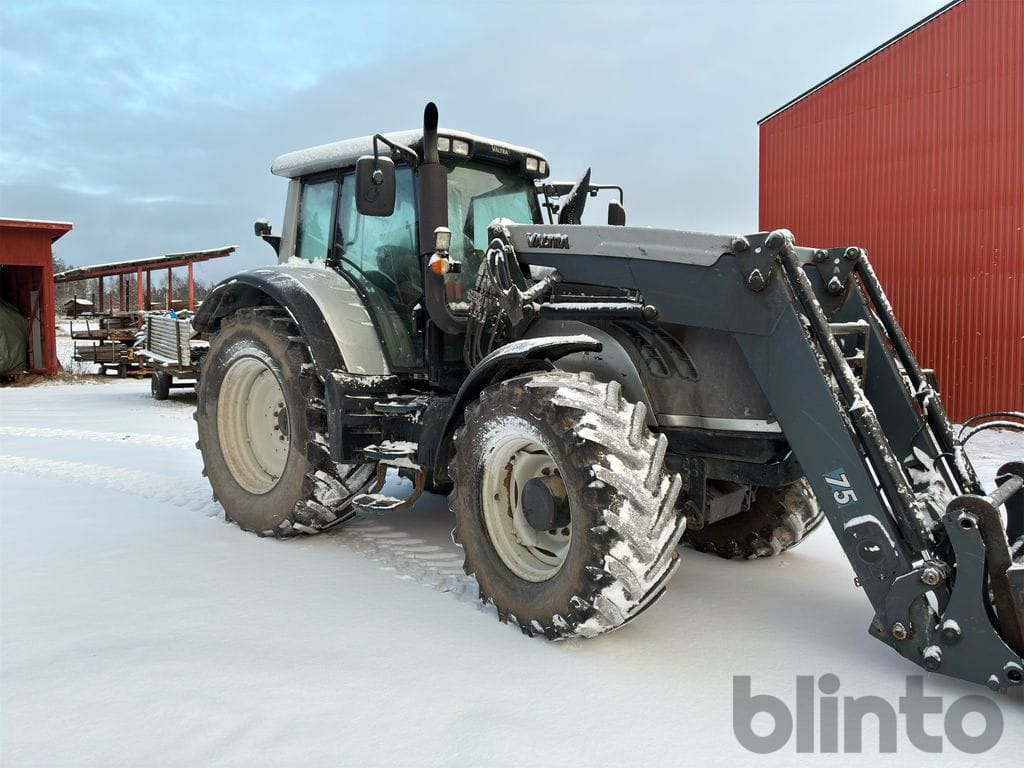 VALTRA T202 med lastare - Traktor: slika VALTRA T202 med lastare - Traktor VALTRA T202 med lastare - Traktor: slika VALTRA T202 med lastare - Traktor