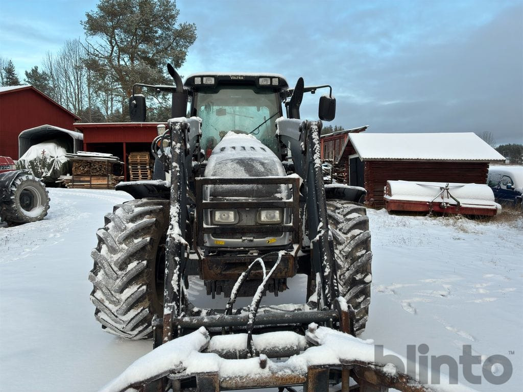 VALTRA T202 med lastare - Traktor: slika VALTRA T202 med lastare - Traktor VALTRA T202 med lastare - Traktor: slika VALTRA T202 med lastare - Traktor