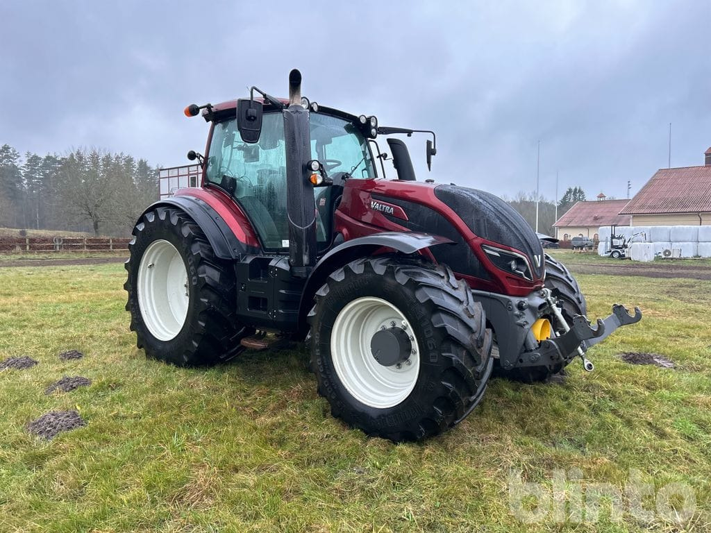 VALTRA T234 Versu - Frontlyft & PTO - Traktor: slika VALTRA T234 Versu - Frontlyft & PTO - Traktor VALTRA T234 Versu - Frontlyft & PTO - Traktor: slika VALTRA T234 Versu - Frontlyft & PTO - Traktor