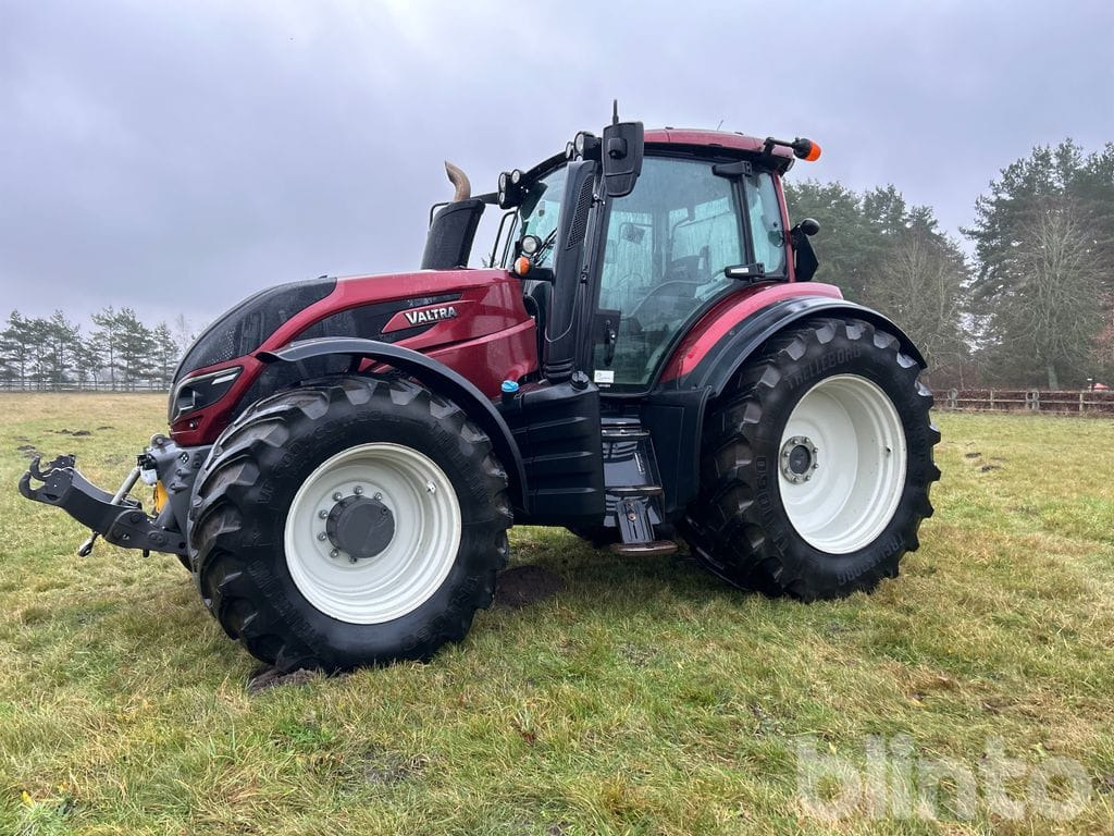 VALTRA T234 Versu - Frontlyft & PTO - Traktor: slika VALTRA T234 Versu - Frontlyft & PTO - Traktor VALTRA T234 Versu - Frontlyft & PTO - Traktor: slika VALTRA T234 Versu - Frontlyft & PTO - Traktor