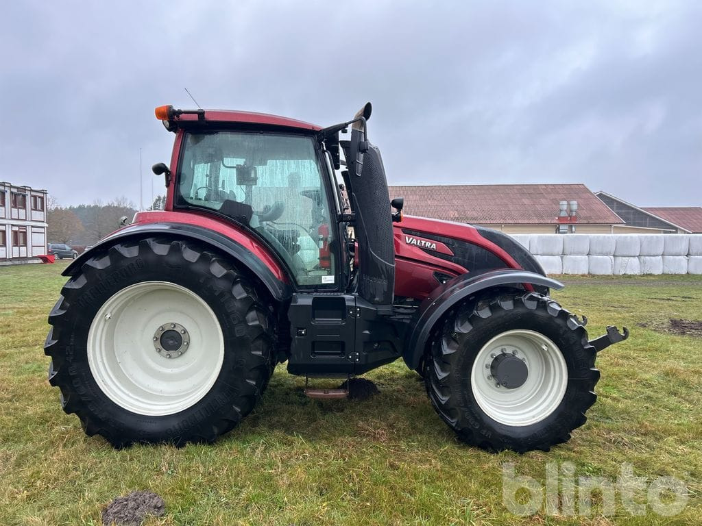 VALTRA T234 Versu - Frontlyft & PTO - Traktor: slika VALTRA T234 Versu - Frontlyft & PTO - Traktor VALTRA T234 Versu - Frontlyft & PTO - Traktor: slika VALTRA T234 Versu - Frontlyft & PTO - Traktor