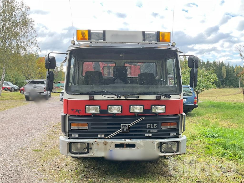 VOLVO FL610 4X2 - Kamion s otvorenim sandukom, Kamion s kranom: slika VOLVO FL610 4X2 - Kamion s otvorenim sandukom, Kamion s kranom VOLVO FL610 4X2 - Kamion s otvorenim sandukom, Kamion s kranom: slika VOLVO FL610 4X2 - Kamion s otvorenim sandukom, Kamion s kranom