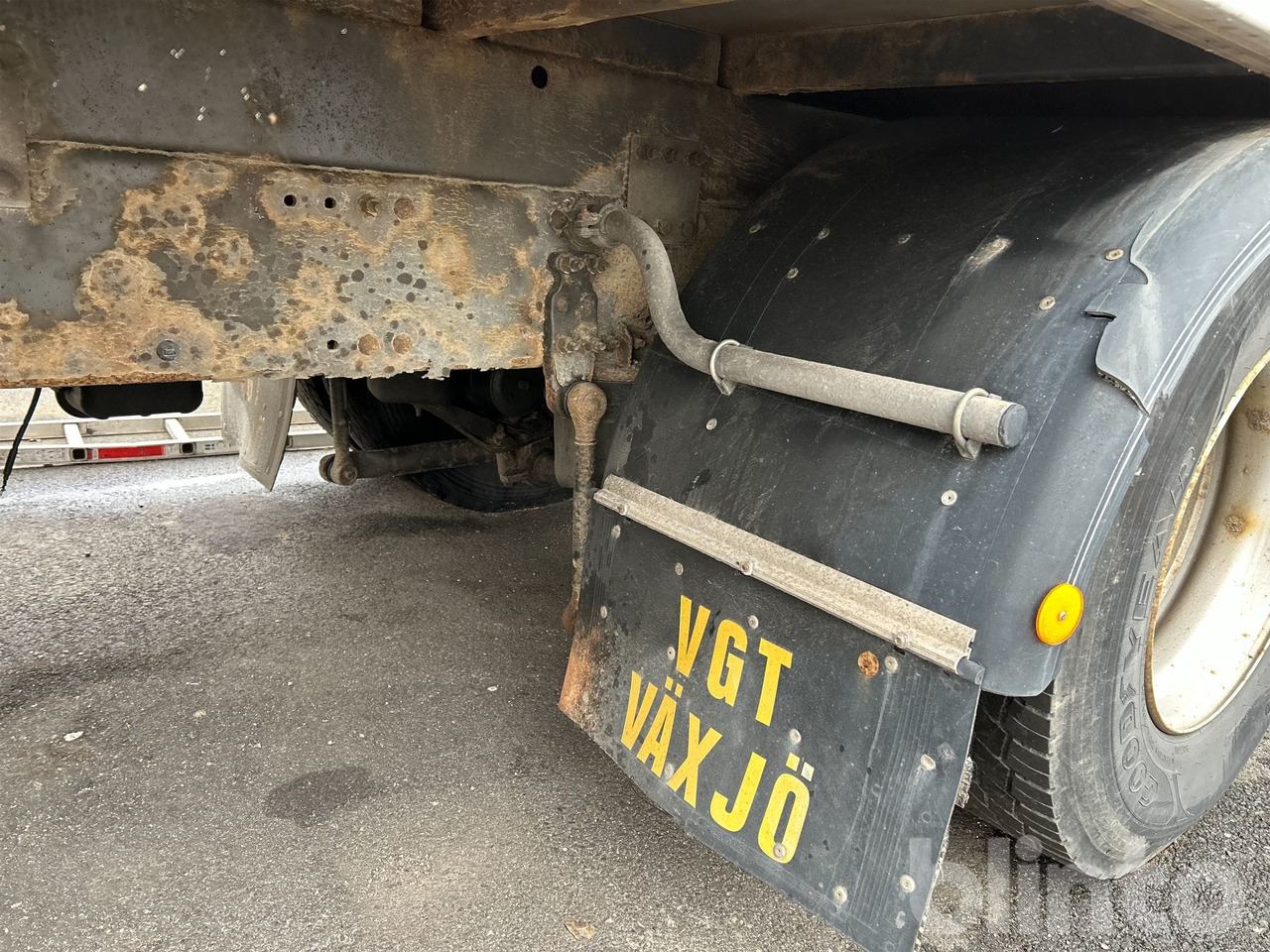 Kamion sandučar VOLVO FM 330 4X2: slika Kamion sandučar VOLVO FM 330 4X2