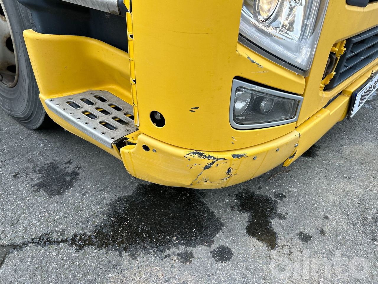 Kamion sandučar VOLVO FM 330 4X2: slika Kamion sandučar VOLVO FM 330 4X2