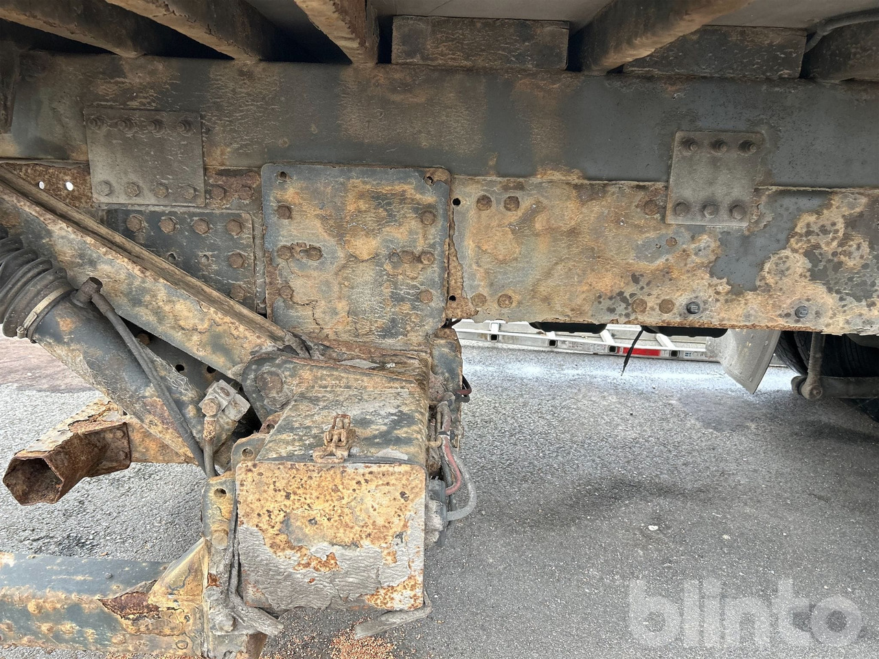 Kamion sandučar VOLVO FM 330 4X2: slika Kamion sandučar VOLVO FM 330 4X2