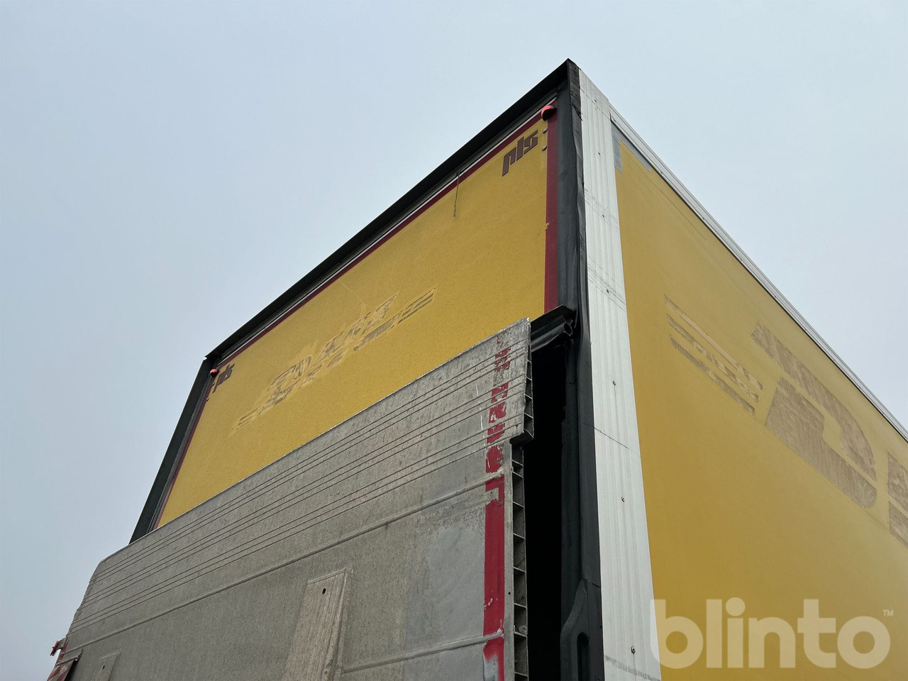 Kamion sandučar VOLVO FM 330 4X2: slika Kamion sandučar VOLVO FM 330 4X2