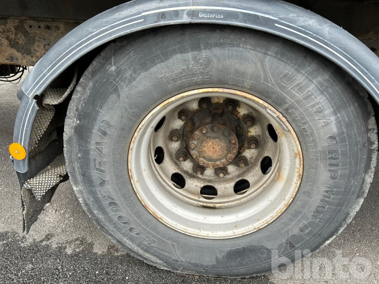 Kamion sandučar VOLVO FM 330 4X2: slika Kamion sandučar VOLVO FM 330 4X2