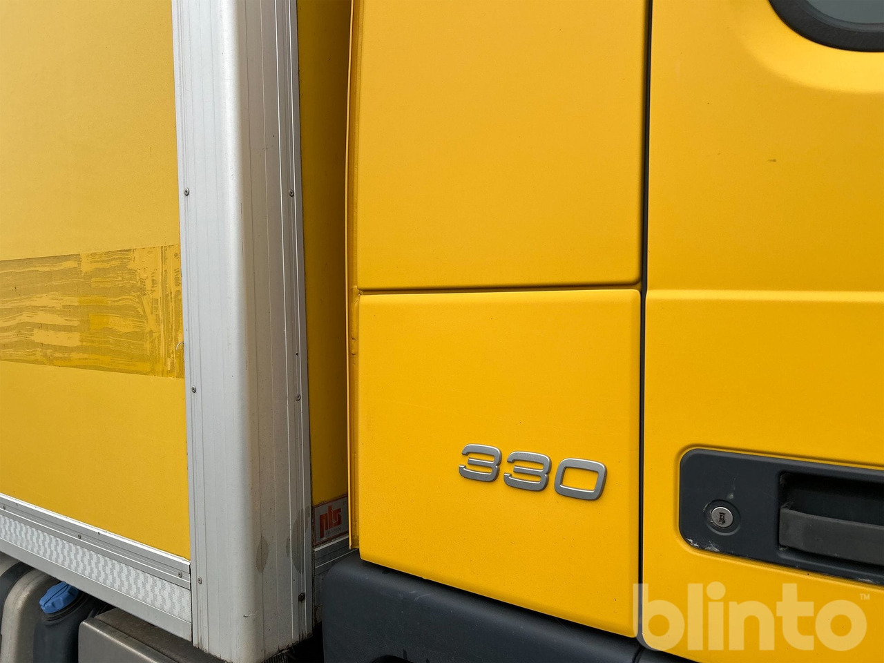 Kamion sandučar VOLVO FM 330 4X2: slika Kamion sandučar VOLVO FM 330 4X2