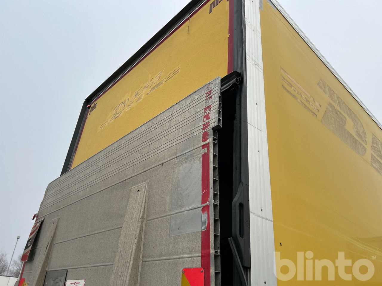 Kamion sandučar VOLVO FM 330 4X2: slika Kamion sandučar VOLVO FM 330 4X2