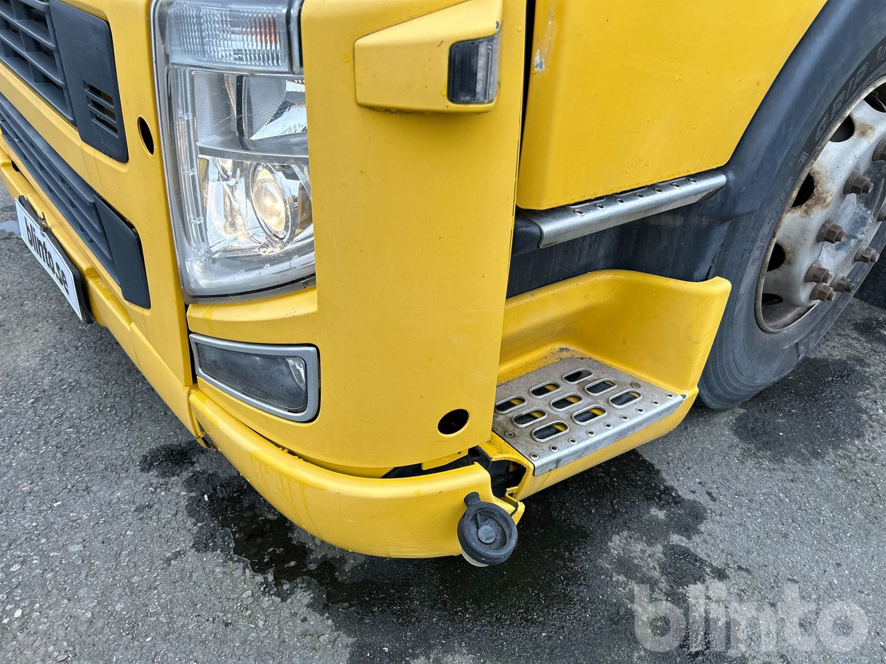 Kamion sandučar VOLVO FM 330 4X2: slika Kamion sandučar VOLVO FM 330 4X2