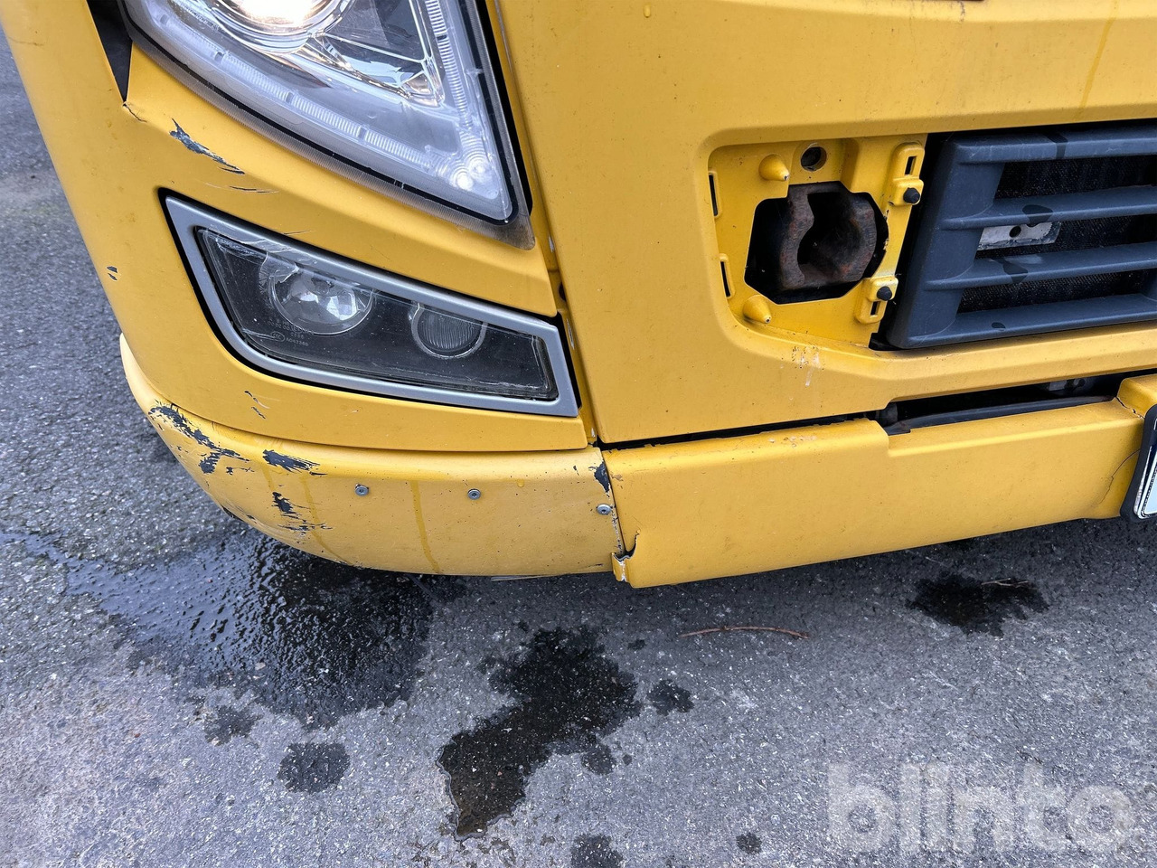 Kamion sandučar VOLVO FM 330 4X2: slika Kamion sandučar VOLVO FM 330 4X2