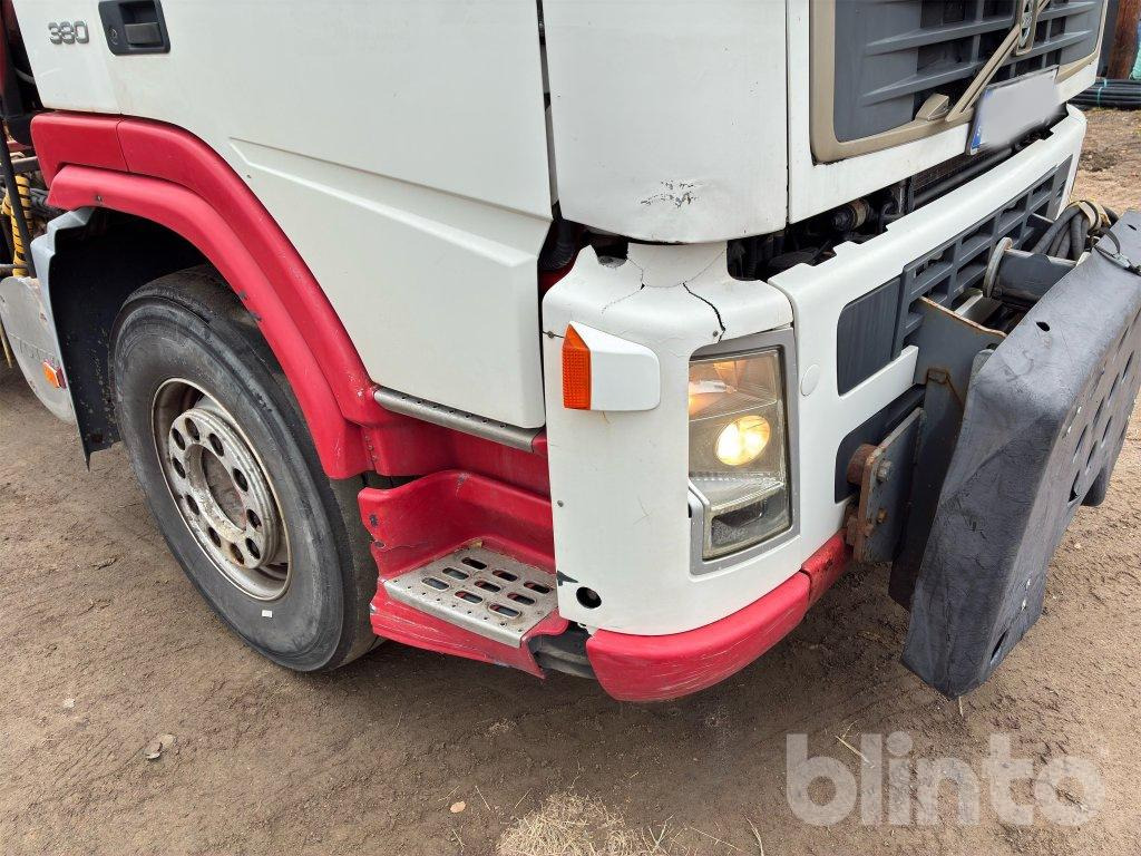 Kamion s kukastom dizalicom VOLVO FM9 6X2 med underbett: slika Kamion s kukastom dizalicom VOLVO FM9 6X2 med underbett