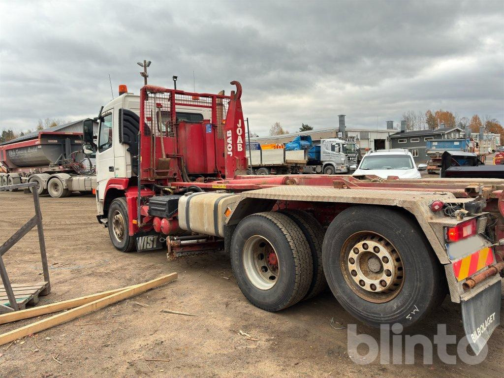 Kamion s kukastom dizalicom VOLVO FM9 6X2 med underbett: slika Kamion s kukastom dizalicom VOLVO FM9 6X2 med underbett