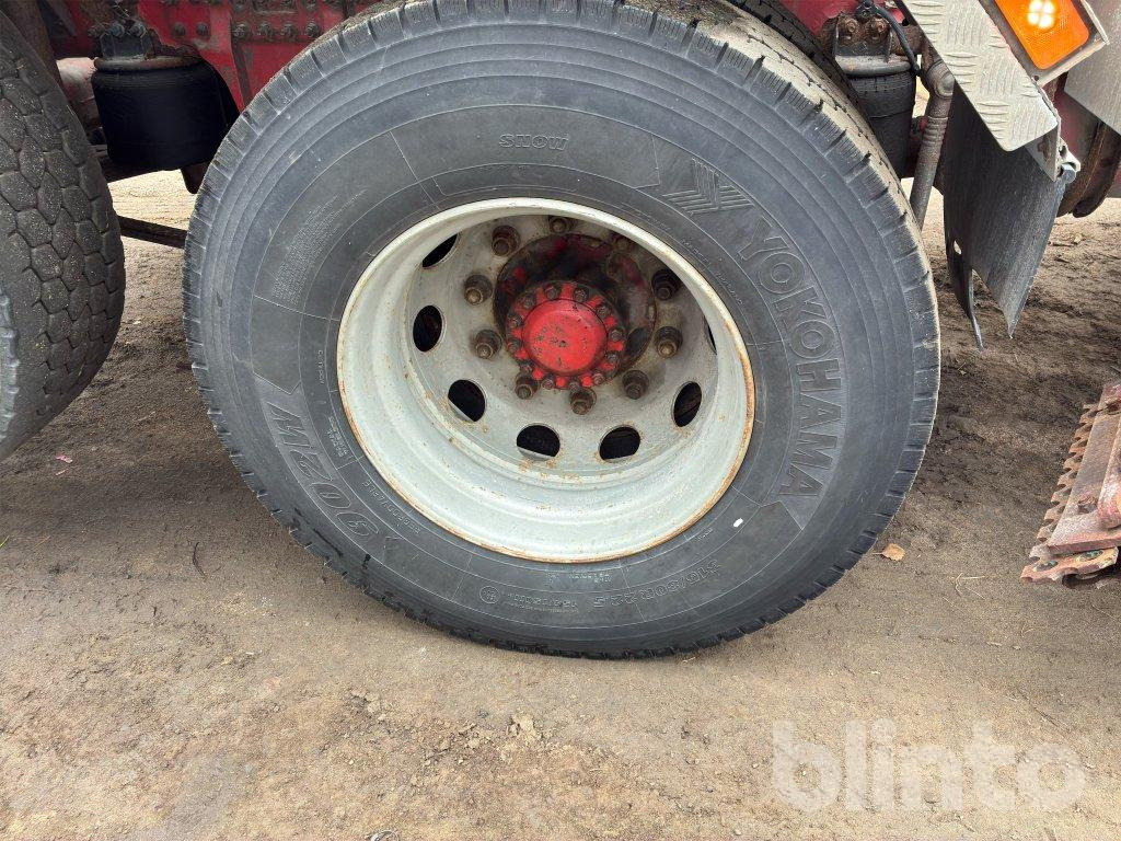 Kamion s kukastom dizalicom VOLVO FM9 6X2 med underbett: slika Kamion s kukastom dizalicom VOLVO FM9 6X2 med underbett