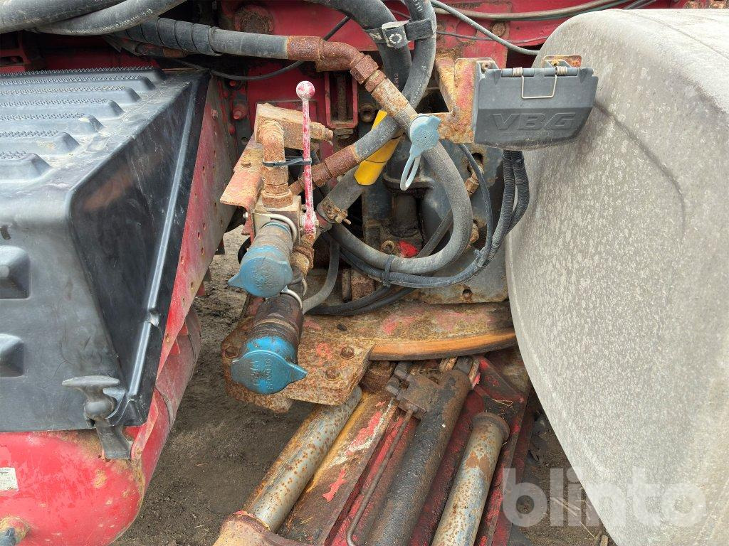 Kamion s kukastom dizalicom VOLVO FM9 6X2 med underbett: slika Kamion s kukastom dizalicom VOLVO FM9 6X2 med underbett