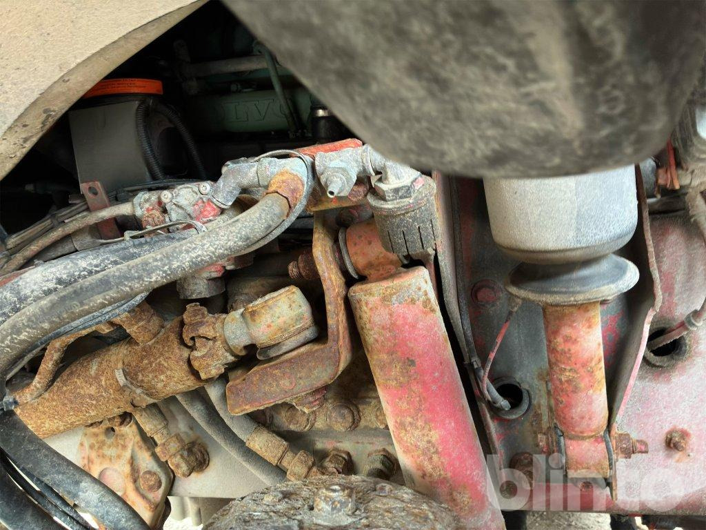 Kamion s kukastom dizalicom VOLVO FM9 6X2 med underbett: slika Kamion s kukastom dizalicom VOLVO FM9 6X2 med underbett
