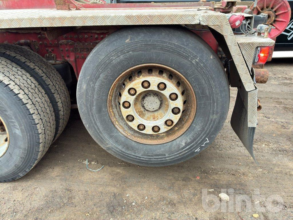 Kamion s kukastom dizalicom VOLVO FM9 6X2 med underbett: slika Kamion s kukastom dizalicom VOLVO FM9 6X2 med underbett
