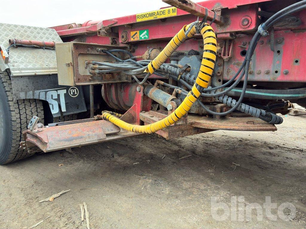 Kamion s kukastom dizalicom VOLVO FM9 6X2 med underbett: slika Kamion s kukastom dizalicom VOLVO FM9 6X2 med underbett