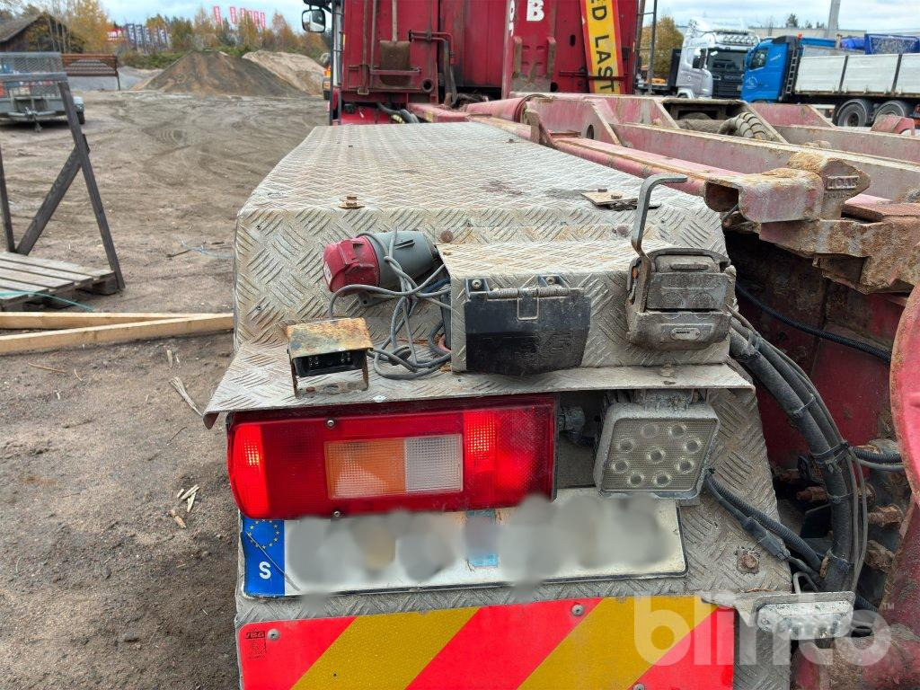 Kamion s kukastom dizalicom VOLVO FM9 6X2 med underbett: slika Kamion s kukastom dizalicom VOLVO FM9 6X2 med underbett