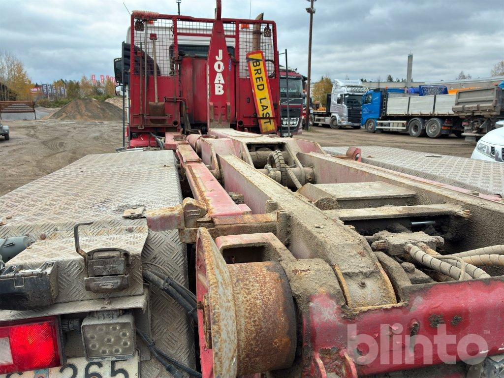Kamion s kukastom dizalicom VOLVO FM9 6X2 med underbett: slika Kamion s kukastom dizalicom VOLVO FM9 6X2 med underbett