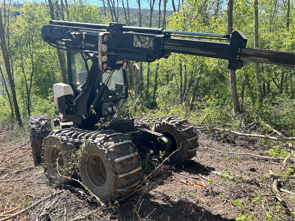 Valmet 911 - Kombajn za šumarstvo: slika Valmet 911 - Kombajn za šumarstvo Valmet 911 - Kombajn za šumarstvo: slika Valmet 911 - Kombajn za šumarstvo