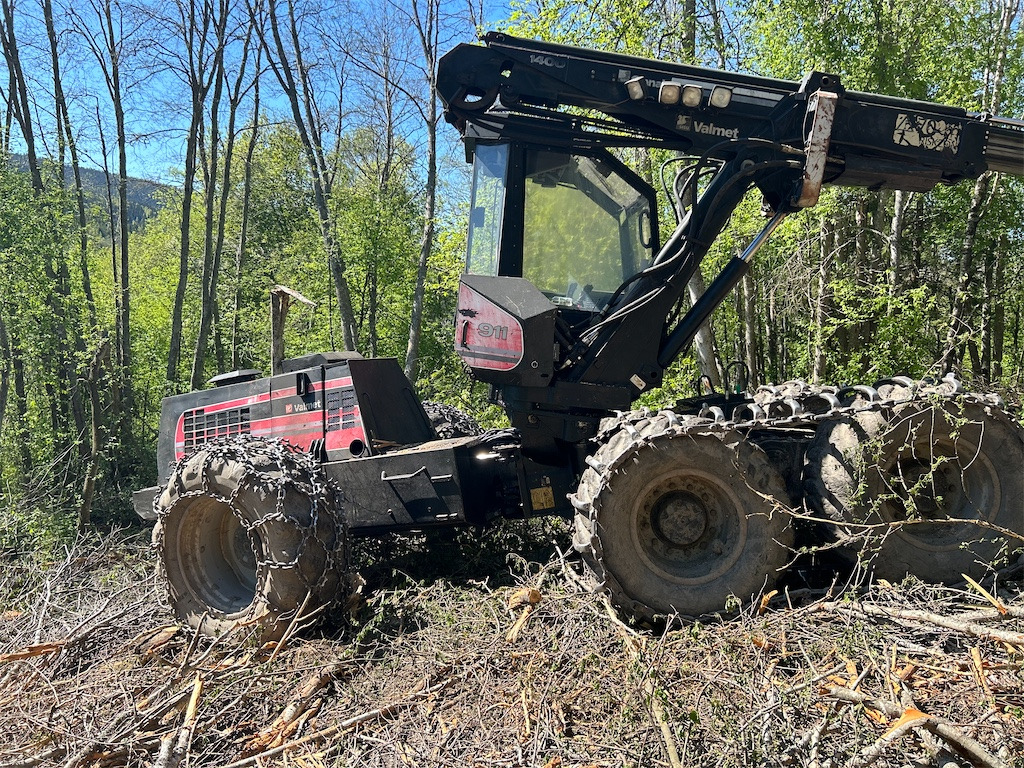 Valmet 911 - Kombajn za šumarstvo: slika Valmet 911 - Kombajn za šumarstvo Valmet 911 - Kombajn za šumarstvo: slika Valmet 911 - Kombajn za šumarstvo